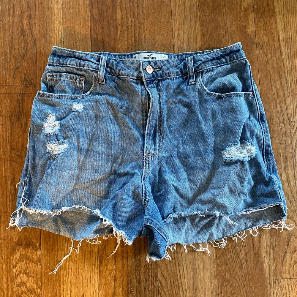 Hollister Curvy Ultra High-Rise Vintage Relaxed Mom Short 3”
